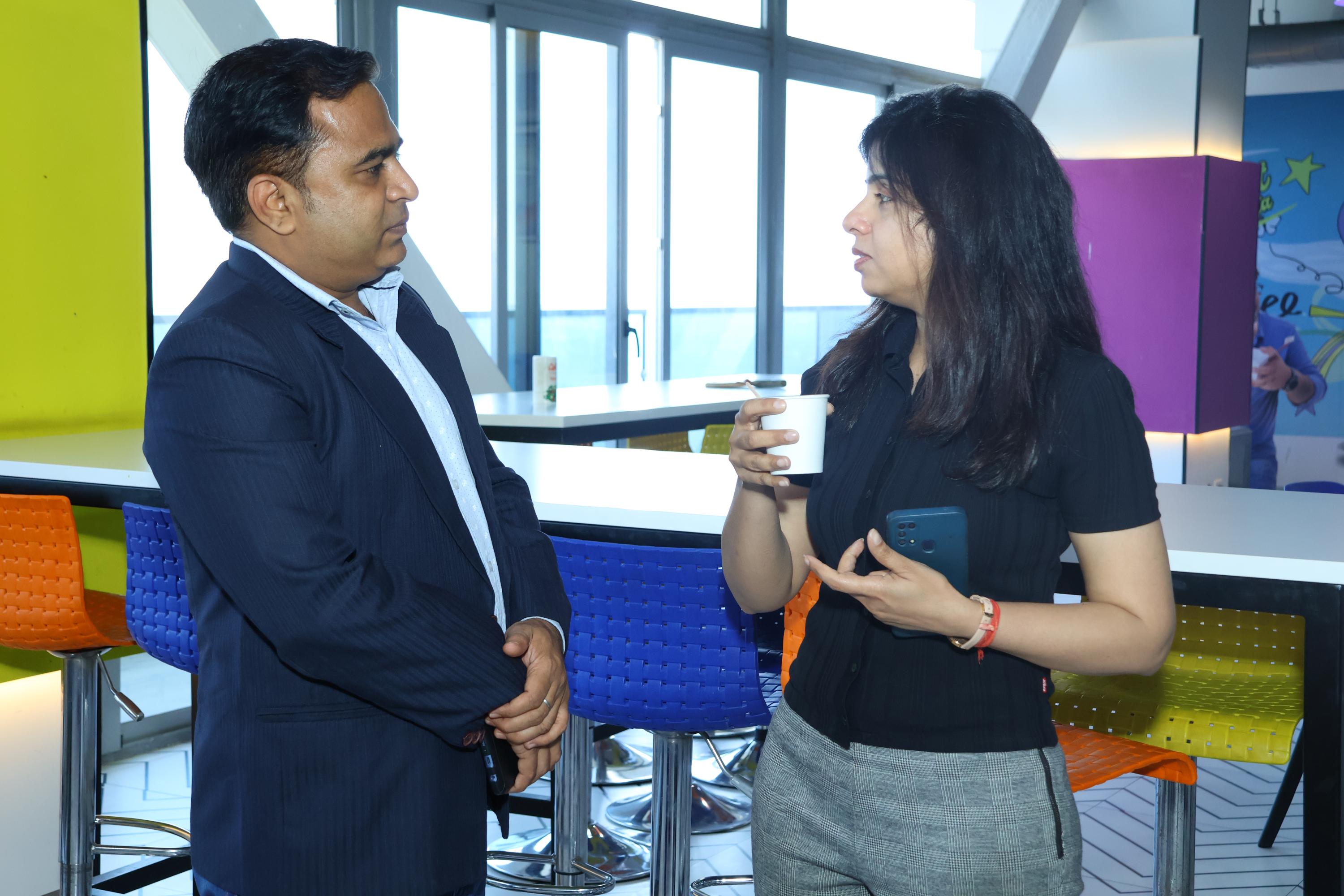 Audience engaging with the concept of hybrid human-AI teams